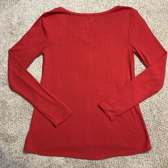 SO Women's Red Relaxed Waffle Knit Long Sleeve Top Blouse Shirt - Size M - Picture 2 of 4